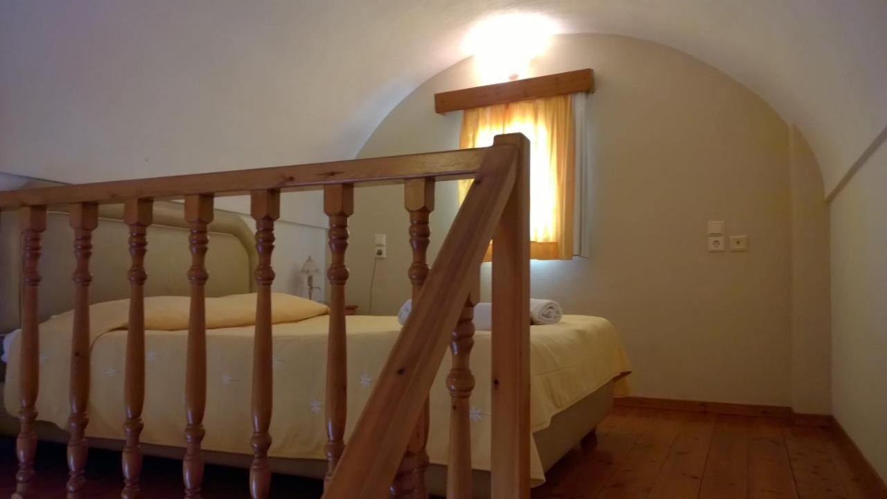 Anemomilos Suites Fira  Zimmer foto