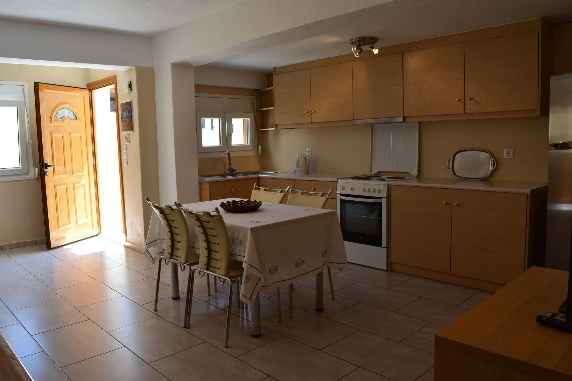 Anemomilos Suites Fira  Exterior foto