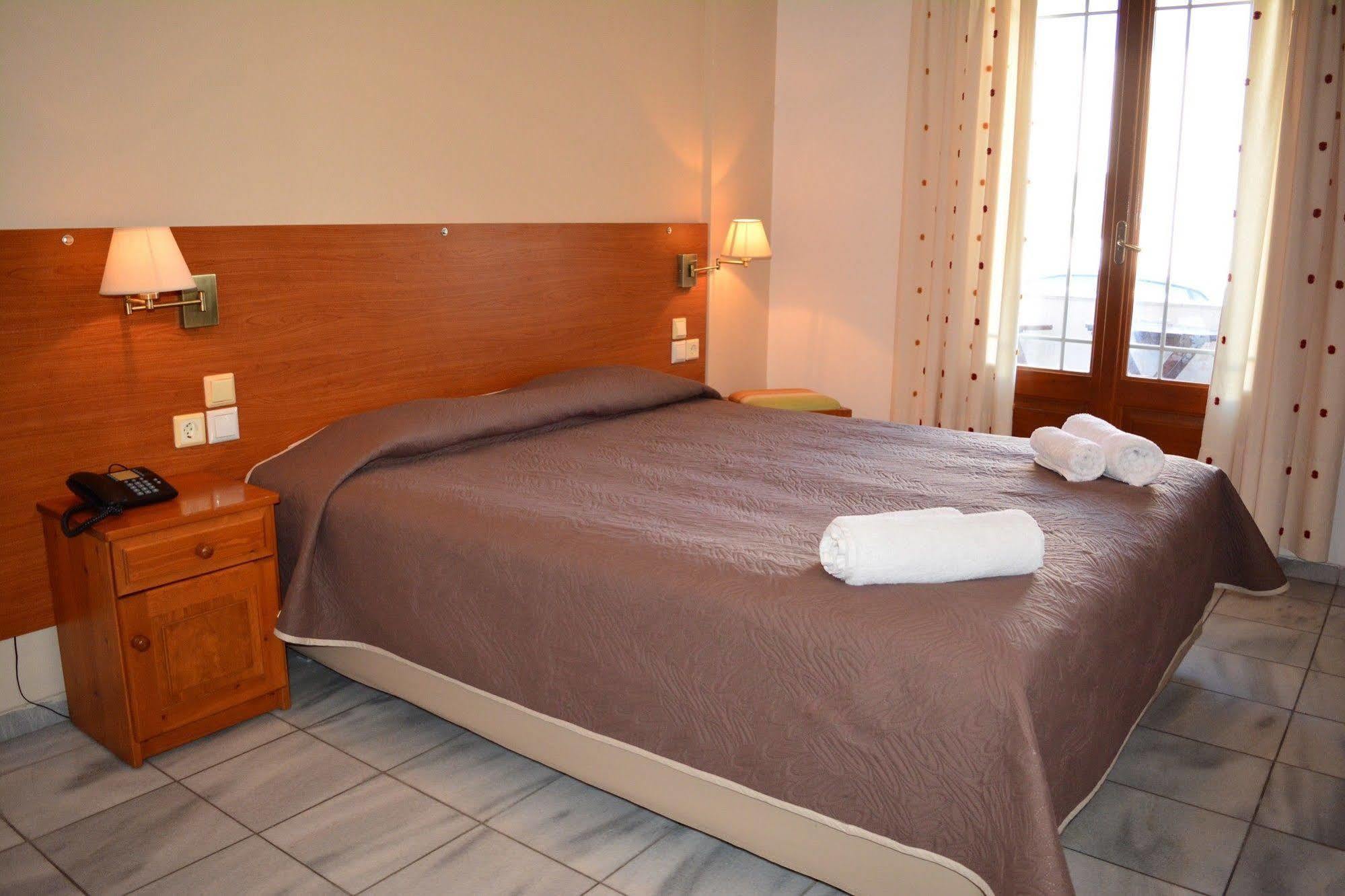 Anemomilos Suites Fira  Exterior foto